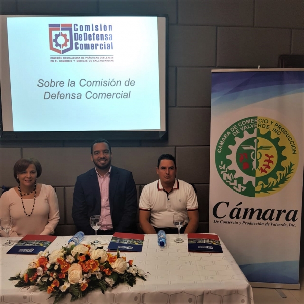 CDC imparte seminario a los miembros de la Cámara de Comercio de Valverde, Mao